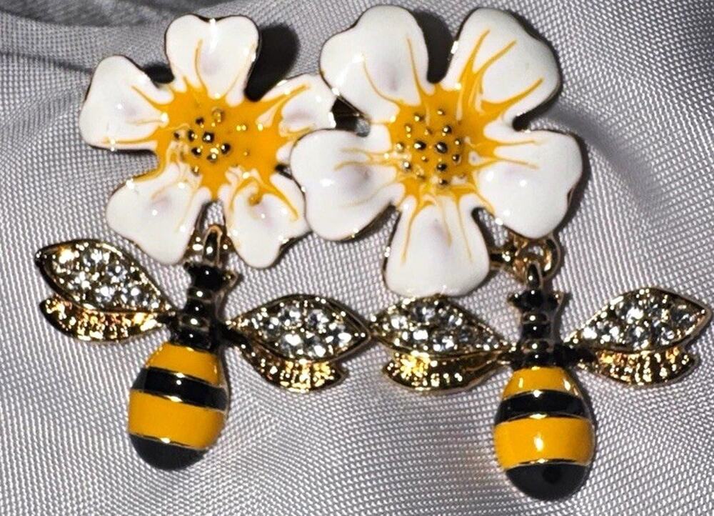 Two dangle Bees Flower Brooch Yellow White Enamel Clear Rhinestone Gold Tone Pin